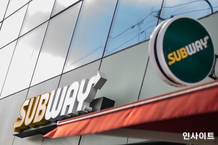 사람마다 극명하게 나뉜다는 써브웨이 샌드위치 먹는 방법