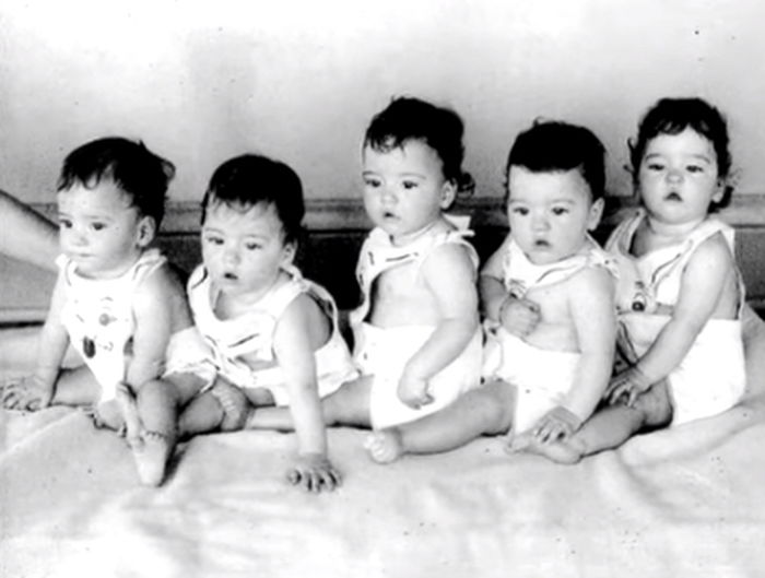 태어나자마자 ‘인간 동물원’에 갇혀 사람들 구경거리가 된 ‘다섯쌍둥이’의 비극