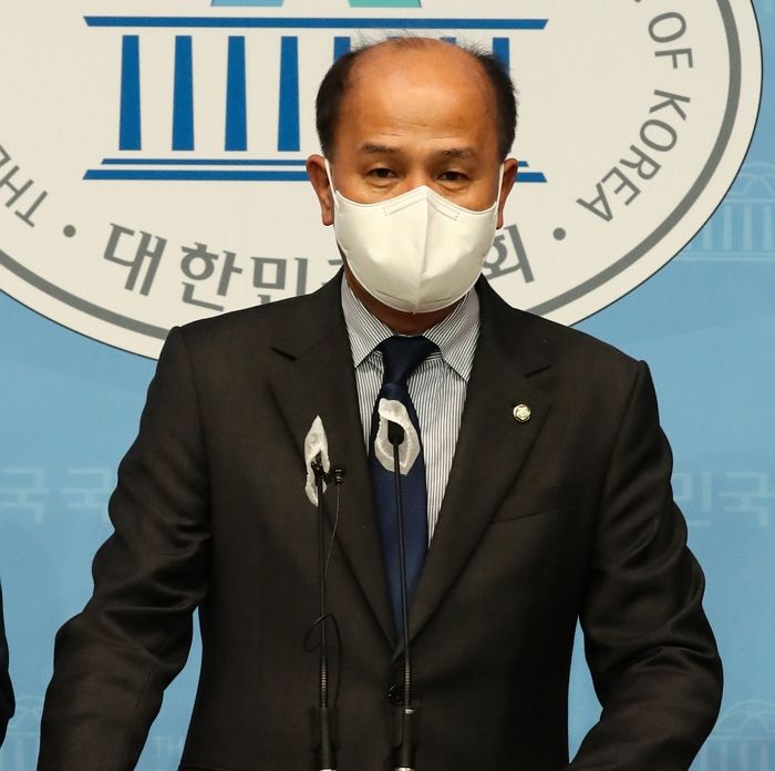 국가가 매월 20만원씩 적립해 18세 되면 ‘6천만원’ 주자는 민주당 의원