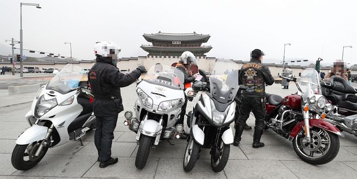 오토바이 ‘전면 번호판’ 의무화하면 서울서 ‘단체 시위’ 벌인다는 배달 라이더들