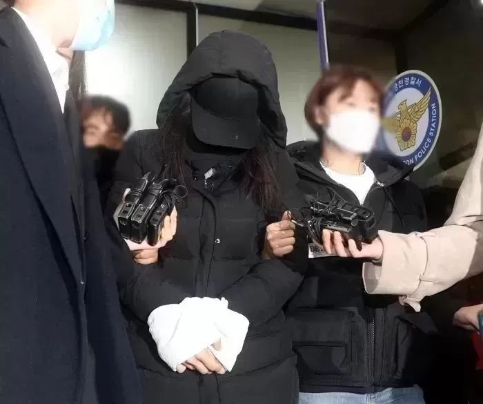 정인이 양모 근황 “딸기잼 얼굴 팩 하고 수술 가슴 처질까 걱정”