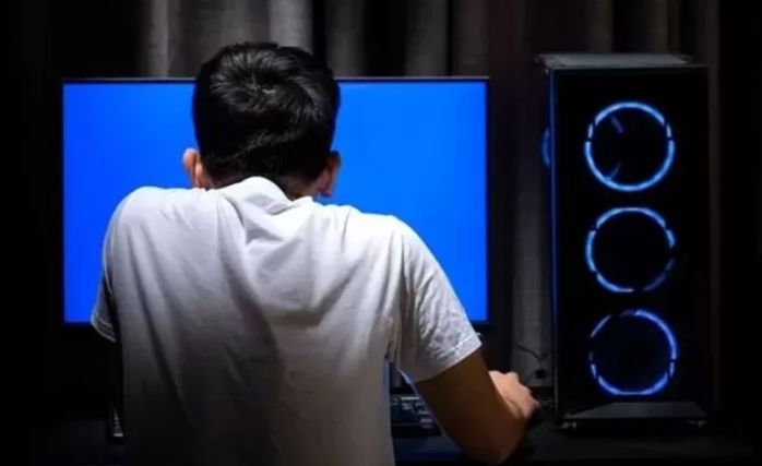 남친 컴퓨터에 있는 전여친 사진 보고 ‘식칼’ 휘두른 20대 여성