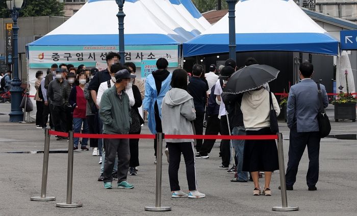 어제(5일) 국내 코로나 확진자 556명 발생···주말 영향에 600명 아래로