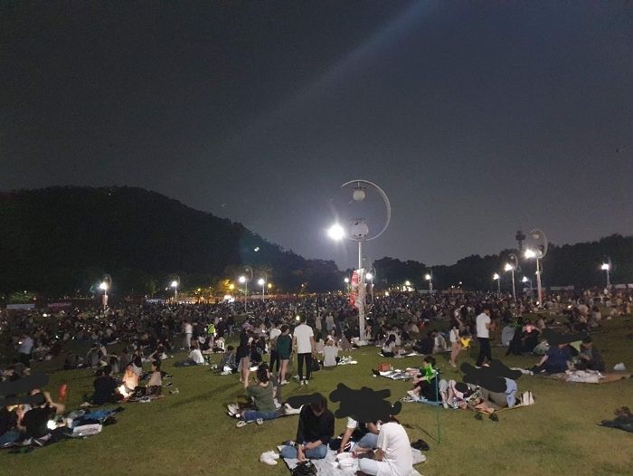 유흥업소발 코로나 터졌는데도 발 디딜 틈조차 없던 어제자 대구 두류 공원
