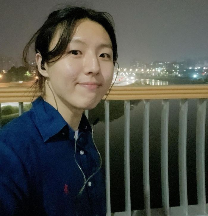 무더운 여름 앞두고 ‘장발병’(?) 걸려 머리 묶고 다니는 유승우 근황