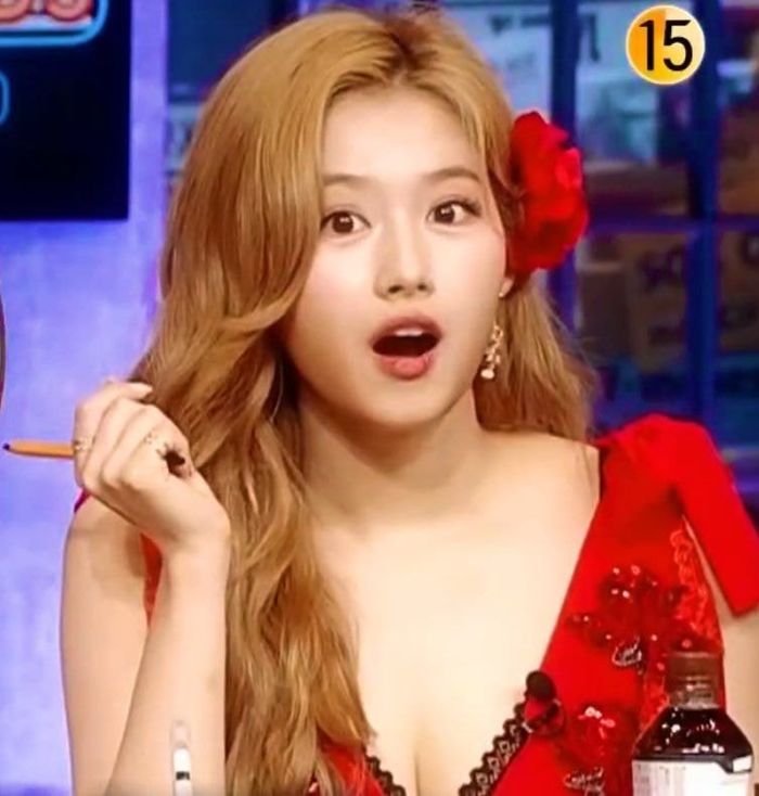 다음주 ‘놀토’서 볼륨감 넘치는 몸매 드러내며 ‘큐티섹시’ 정석 보여주는 트와이스 사나 (영상)