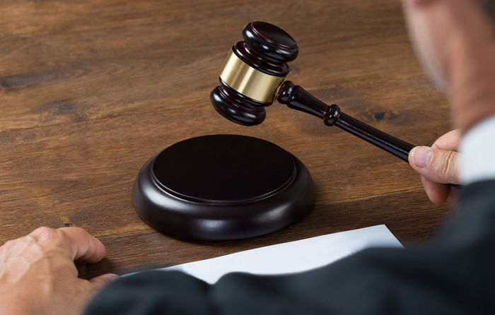 차에서 사랑 나누려고 길에서부터 옷 벗었다가 ‘차키’ 잃어버린 커플의 최후