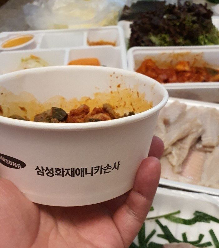 “홍어 포장했는데 식당 사장님이 ‘장례식장 일회용기’에 담아줬습니다”