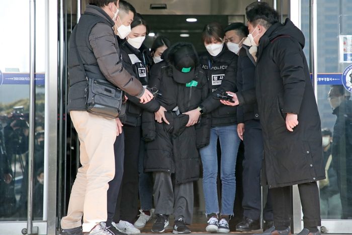 이모가 10살 조카에 ‘개똥’ 먹인 증거영상 공개되자 법정은 ‘울음바다’가 됐다