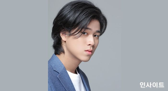 이무진, 라비의 ‘퀘스천마크’ 출격... “신곡+커버곡 라이브 예고”