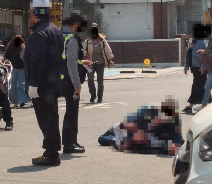 ‘범인 잡는 남자 경찰, 수갑든 여자 경찰’ 사진 논란에 경찰청이 밝힌 대응 매뉴얼