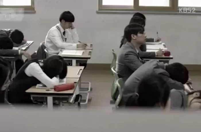 “아이언맨 아니고 아이언퍼슨” 요즘 중학교 성차별 교육 자료 근황