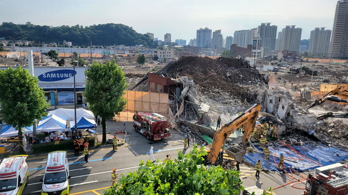 광주 건물 붕괴현장서 추가 구조된 버스 승객 2명 사망