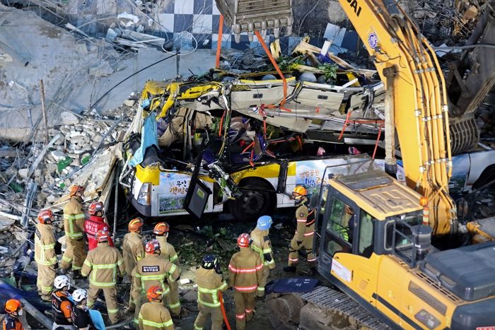 17명 희생자 낸 ‘광주 버스 참사’, 5층 건물 붕괴 장면 담긴 블랙박스 영상