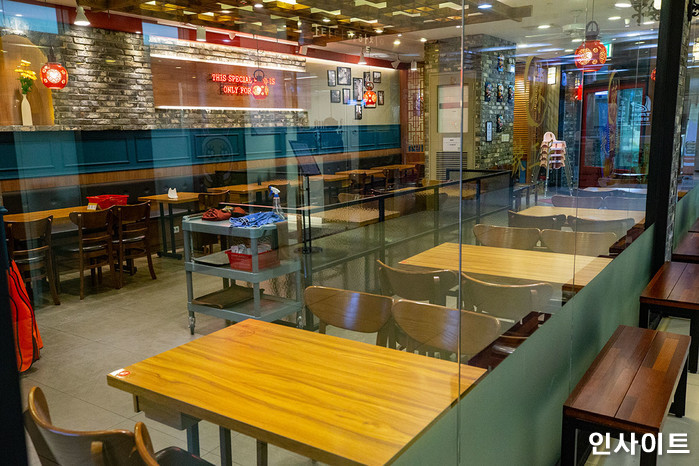 7월부터 수도권 식당·카페·코인노래방·유흥시설 영업 ‘자정’까지 허용