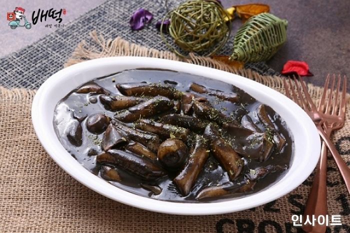 배떡, 이번에는 블랙? 신메뉴 ‘블랙로제떡볶이’ 출시