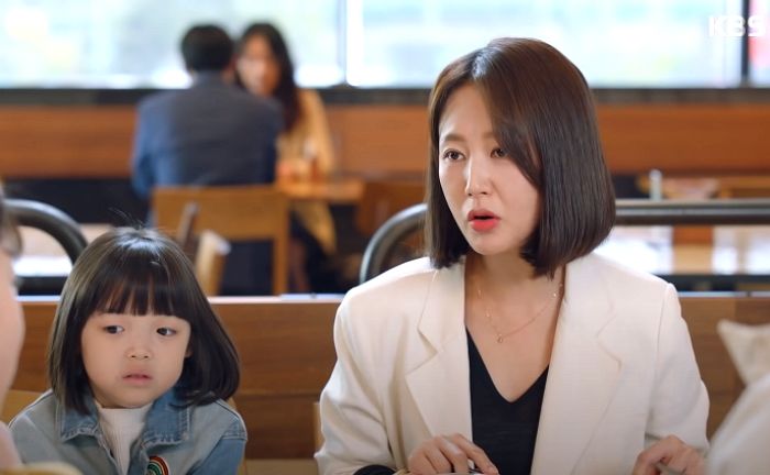 6살 딸에게 “친구와 중국집 가면 ‘탕수육’부터 먹어”라 가르치는 엄마