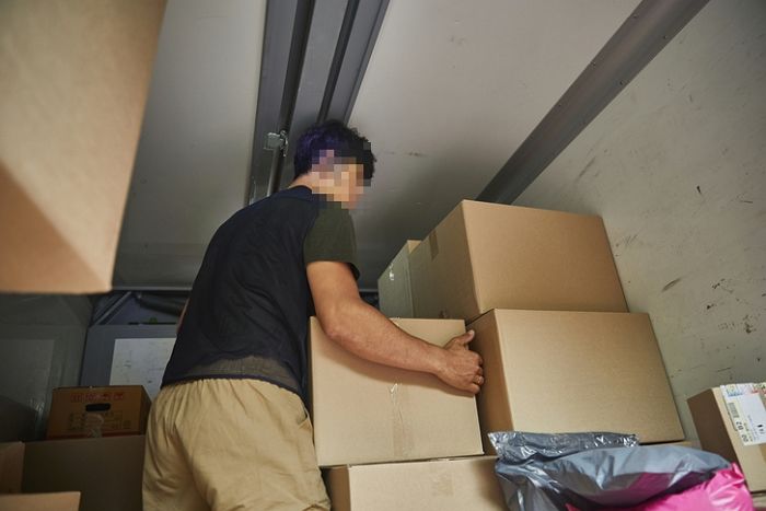 비 오는 날 밤 10시, 고객을 눈물 흘리게 만든 택배 기사의 문자 한 통