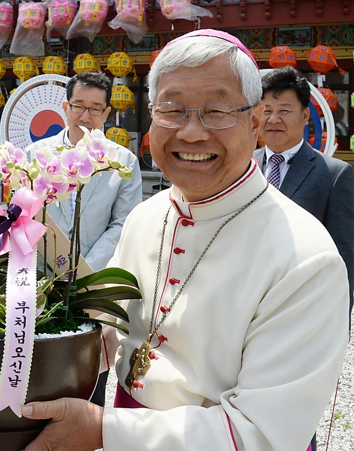 프란치스코 교황 방한 이끈 유흥식 주교, 한국 최초로 ‘교황청 장관’ 됐다