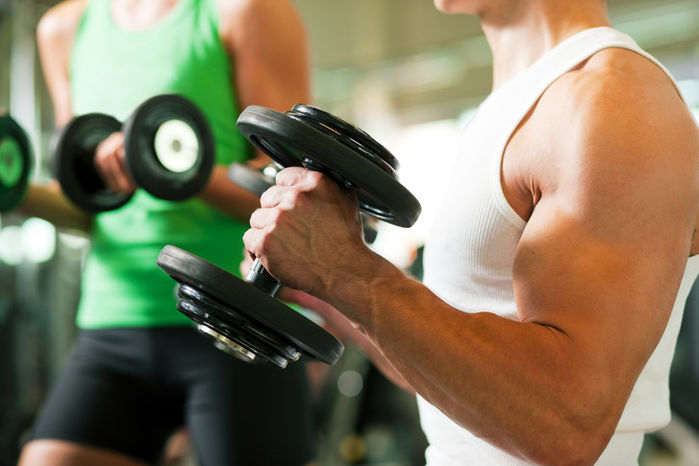 운동맨들이 “PT 받고 소변 콜라색으로 변했다”는 초보 헬스러한테 당장 응급실 가라 소리친 이유