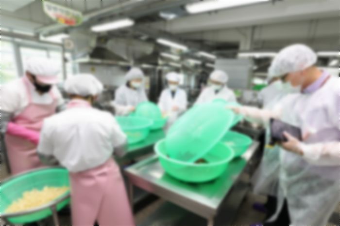 ‘여사님’ 호칭 대신 ‘선생님’으로 불러달라고 요구 중인 학교 급식조리사들