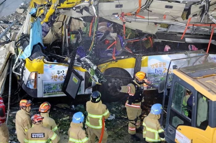 ‘광주 건물 붕괴’ 현장서 모두 못 구해 죄송하다며 ‘눈시울’ 붉힌 소방관 (영상)