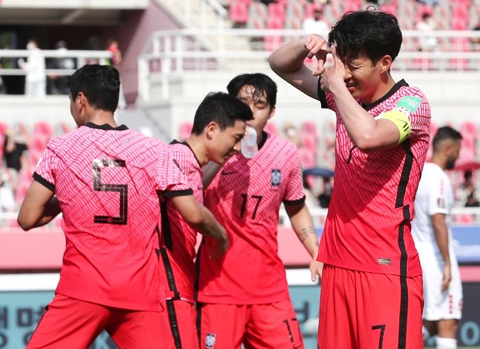 한국 대표팀, 레바논전서 ‘2-1’로 역전승···월드컵 2차예선 ‘무패 통과’