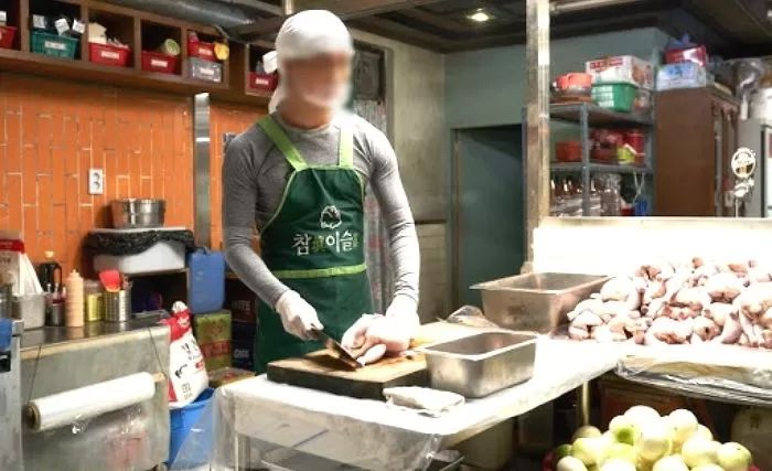 “포장하면 치킨 2천원 할인이래서 갔더니 사장은 주문 한번 당 할인이라고 합니다”