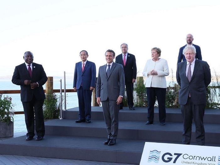 트위터에 G7 기념사진 올리면서 6개국 정상 ‘삭제’한 일본 스가 총리