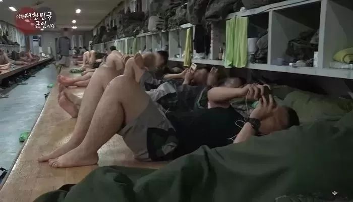 코로나 이후 사회적 거리두기로 ‘오와 열’ 안 맞춘다는 요즘 군인들