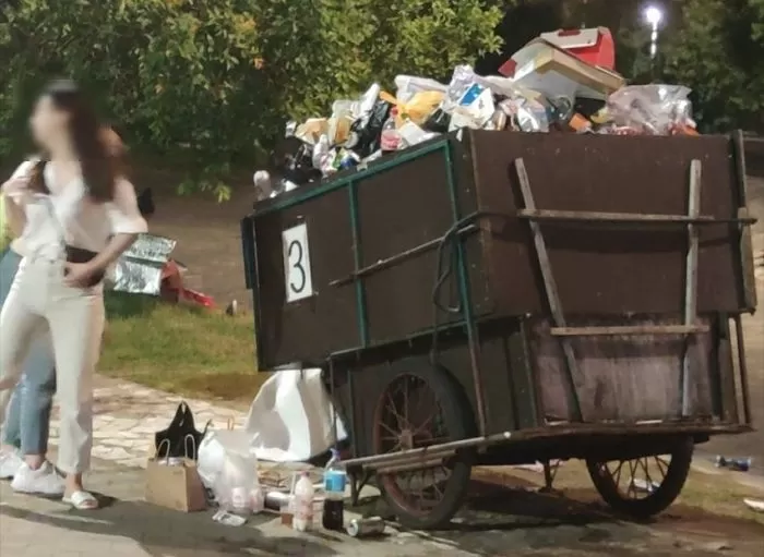 한강공원 쓰레기통 뒤져 ‘치킨·피자’ 무료로 먹는다는 배고픈 자취생
