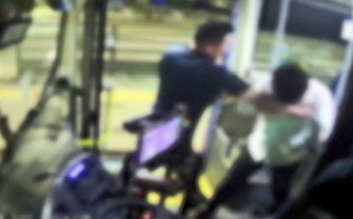 마스크 안 쓴 승객 승차거부했다가 눈 뼈 부러지도록 맞은 버스 기사 (영상)