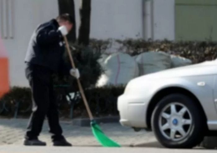 “그 나이에 아파트 없냐, 멍멍 짖어봐”…아파트 20대 입주민이 경비원에 한 갑질 수준