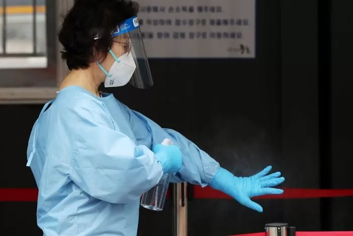 어제(17일) 국내 코로나 확진자 507명 발생···사망자는 2명 늘어