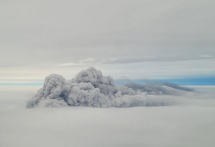 ‘쿠팡 물류센터 화재’ 당일 SNS에 확산된 구름 뚫고 올라온 ‘화재구름’