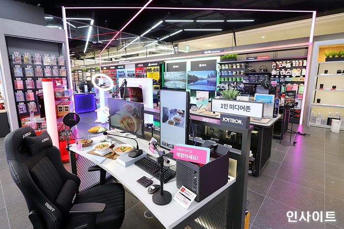 롯데하이마트, 디지털 특화 매장 ‘메가스토어 김포공항점’ 오픈