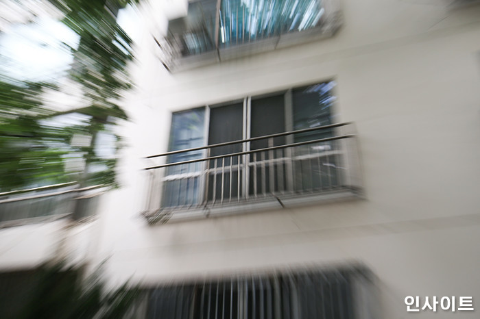 강릉 아파트서 남녀 3명·반려견 1마리 추락…“3명 심정지 상태로 병원 이송”