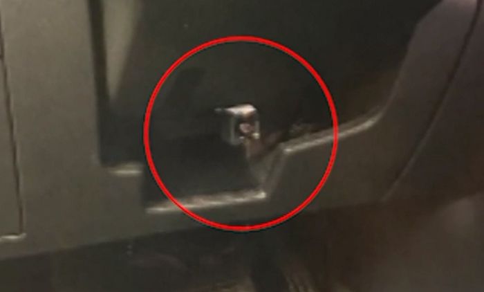 자기 차량 운전석 밑에 ‘몰카’ 설치해놓고 여성 수강생 수백명 연수시키며 도촬한 강사