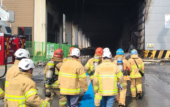 ‘쿠팡 화재’ 실종 소방관, 입구에서 불과 50m 거리에 있었다