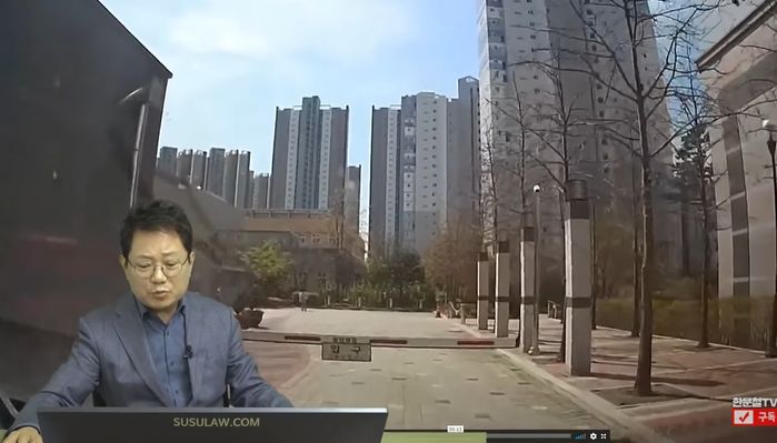 ‘아파트 차단기’ 안 올라가자 그대로 밀어버려 놓고 “억울하다”는 차주 (영상)