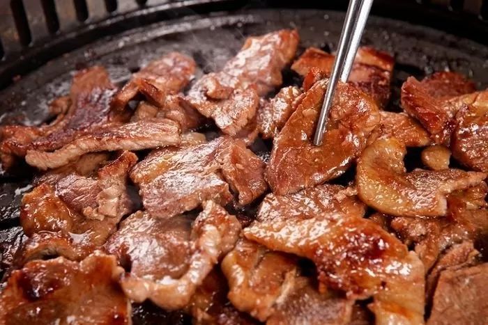 “유명 돼지갈비 무한리필 집에서 ‘숯불’ 바꿔 달라고 했다가 ‘진상 취급’ 당했습니다”