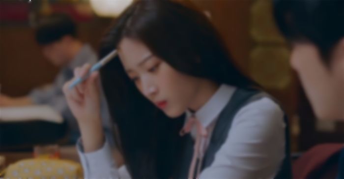 스터디카페서 공부하다 여성에게 “책상에 가슴 올리지 말라”는 항의 쪽지 받은 여고생