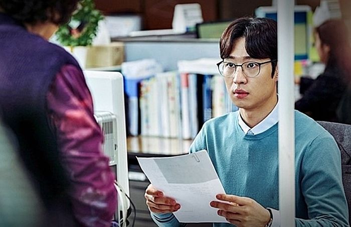 “주민등록증 만들러 어디로 가나요?”···나이대에 따라 엇갈린 답변