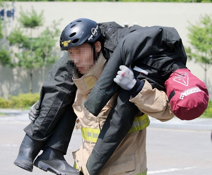 “70㎏ 마네킹, 메고 16층 계단 뛰고”…‘최강소방관’ 뽑는 소방관 철인경기 열렸다