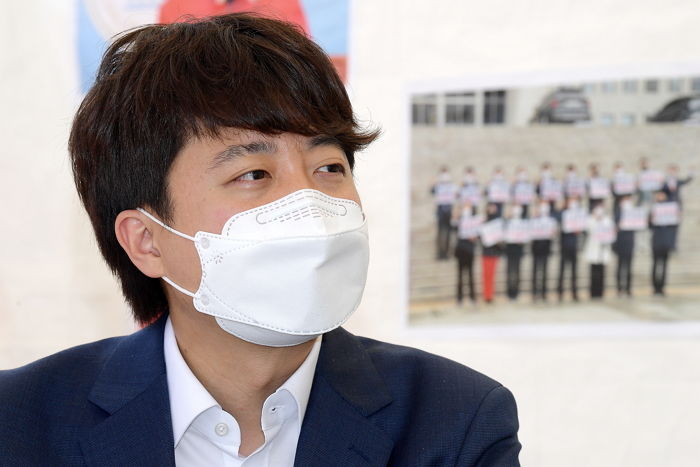 “말을 해도 못 알아 들으니…” 진중권 전 교수 명언 꺼내들어 ‘병역의혹’ 반박한 이준석 대표