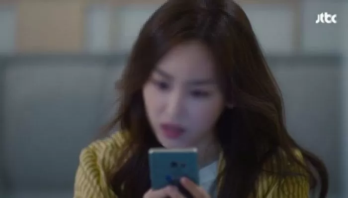 남자 손님의 ‘초콜릿 선물’에 ‘출입 명부’로 연락처 캐내 SNS 염탐까지 한 알바생