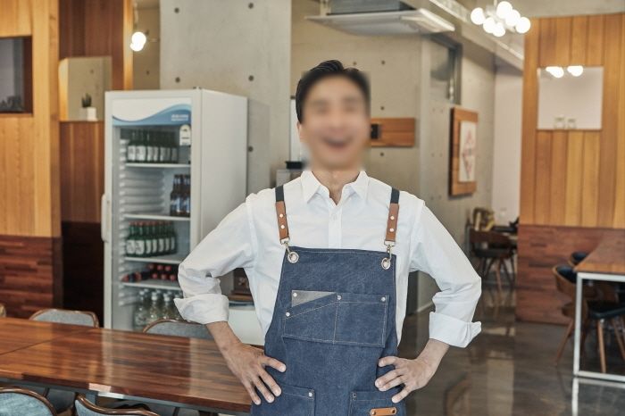 배고파서 국밥집 찾아온 시각장애인과 안내견 보고 손님들이 욕하자 사장님이 한 행동