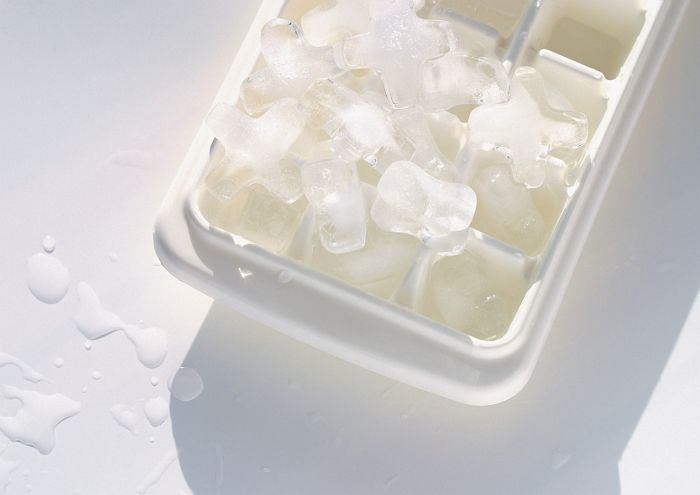 “수돗물vs생수”...댓글 1000개 달리게 만든 집에서 ‘얼음’ 얼릴 때 사용하는 물 논쟁