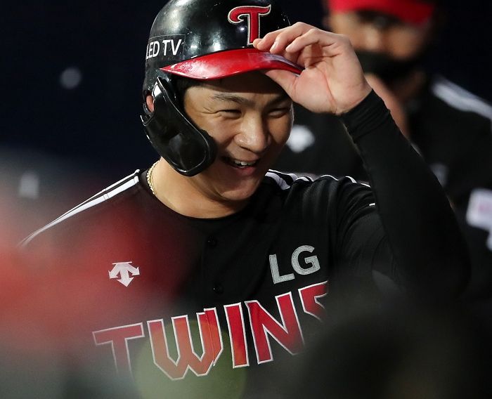 LG 오지환 군대 안 갔다고 ‘댓글 저격’했다가 모욕 혐의로 고소당한 야구팬