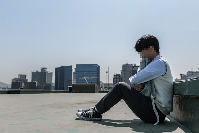 “SNS에서 학교 여자 선생님 험담했다는 이유로 ‘퇴학’당했습니다”